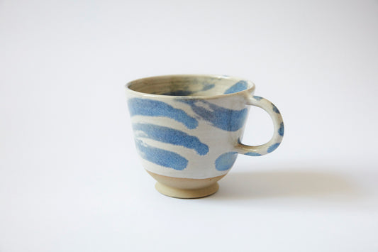 Bette Mug Blue On White